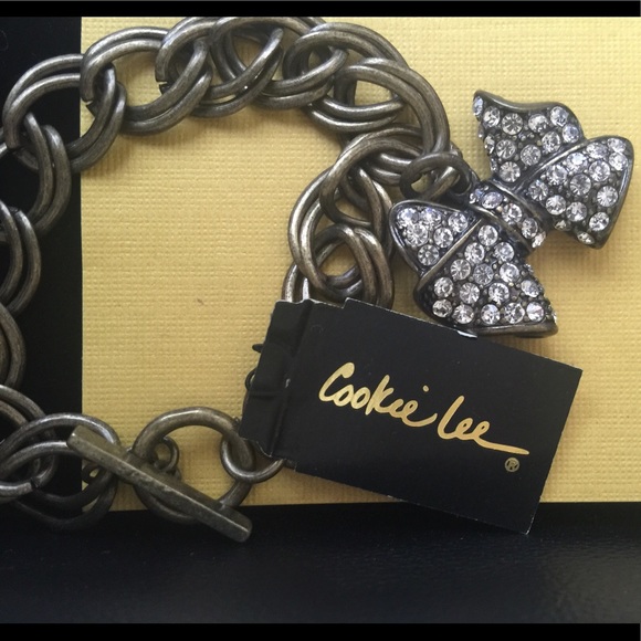 Bracelet - Picture 1 of 2